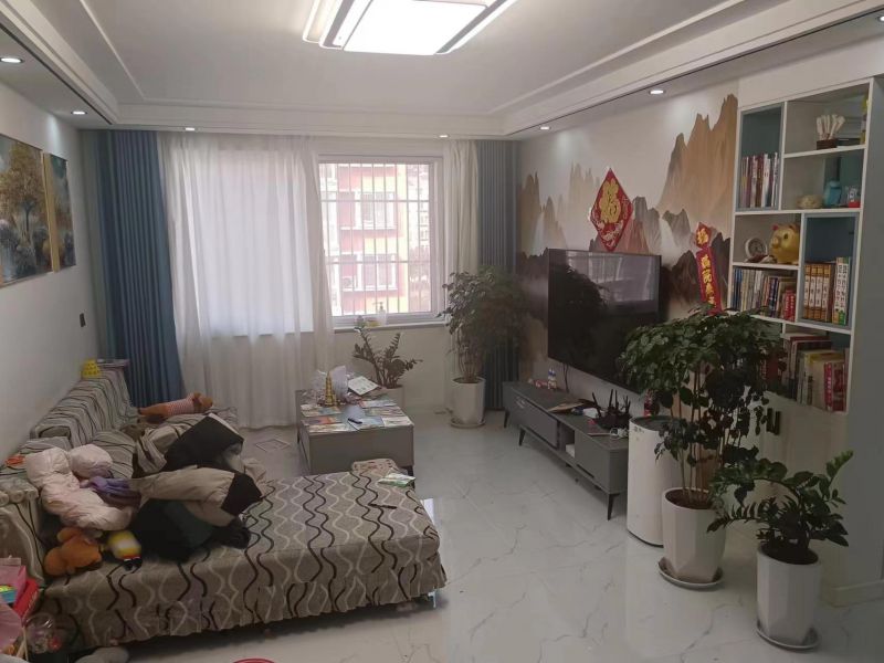 精裝修3室2廳1衛119m2136萬元