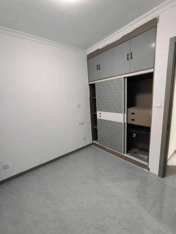 普通裝修3室2廳1衛120m21800元/月