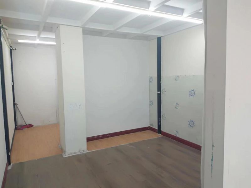 荊河公園東門對過荊河港灣一層沿河朝南門面房