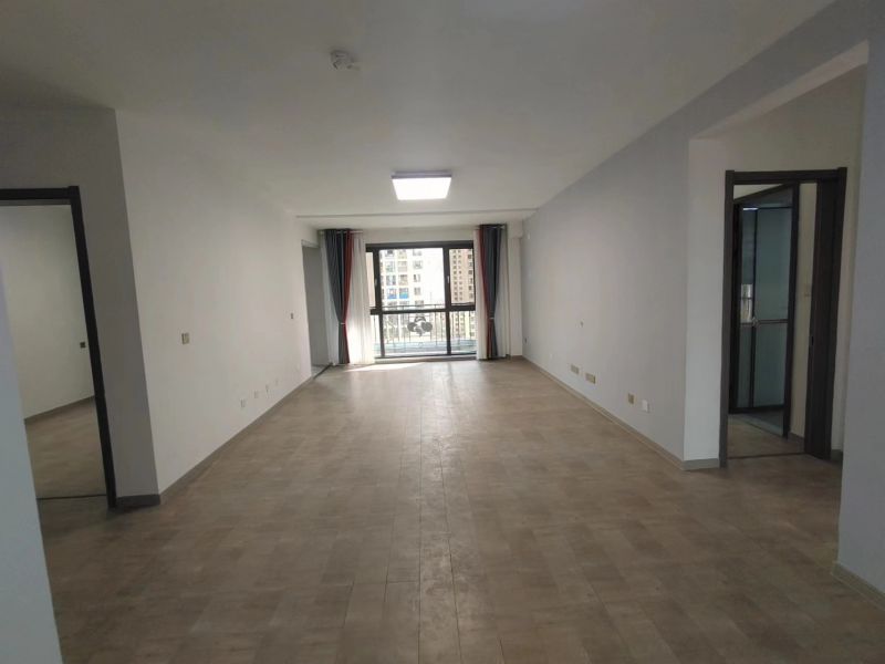 普通裝修3室2廳2衛146m21800元/月