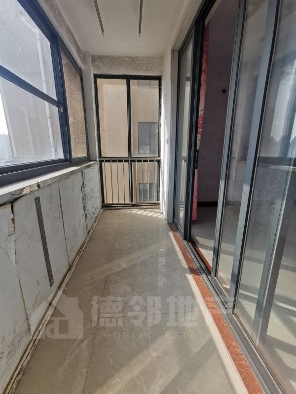 櫻花苑  3室2廳1衛155m2142萬元