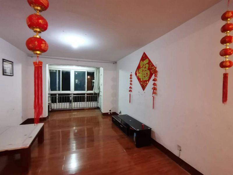 普通裝修3室2廳1衛120m21300元/月