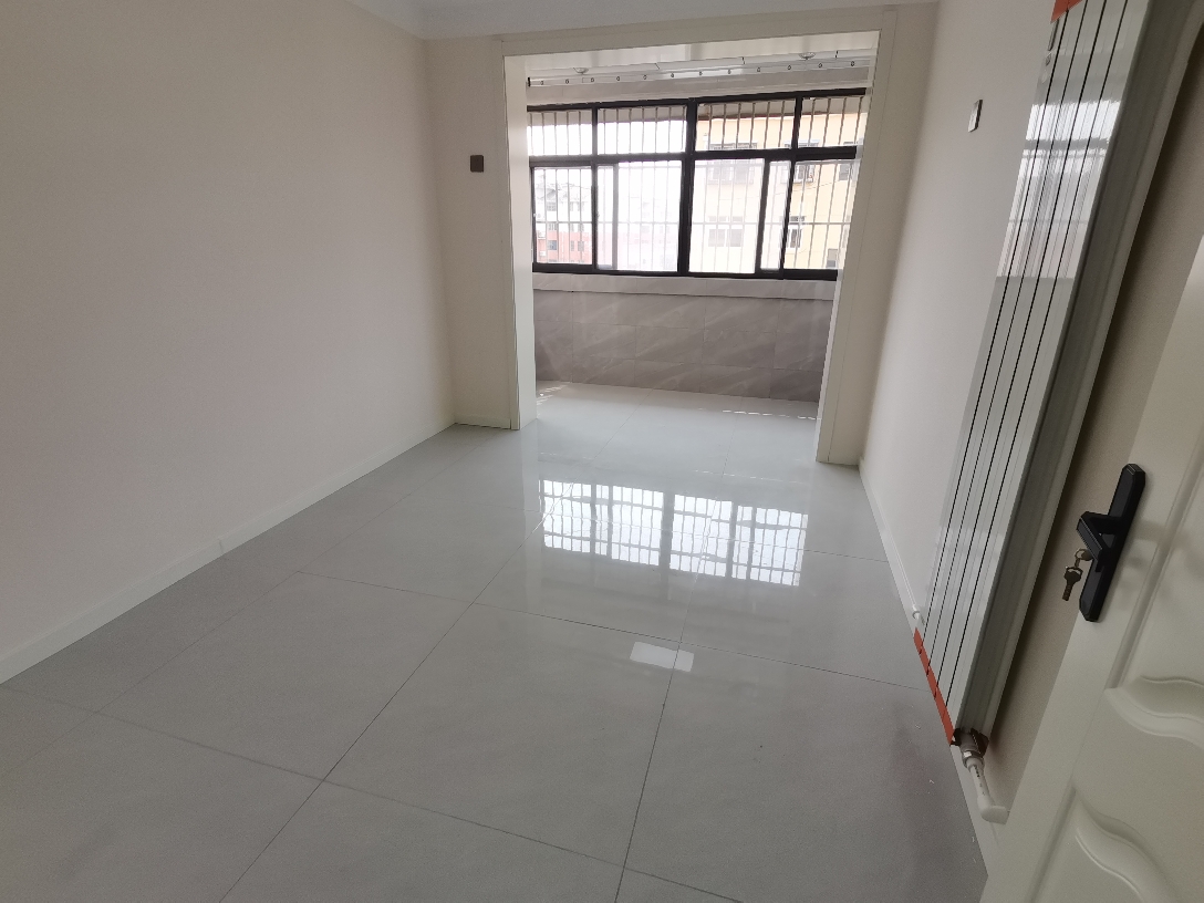 安居小區  3室2廳1衛82m281萬元