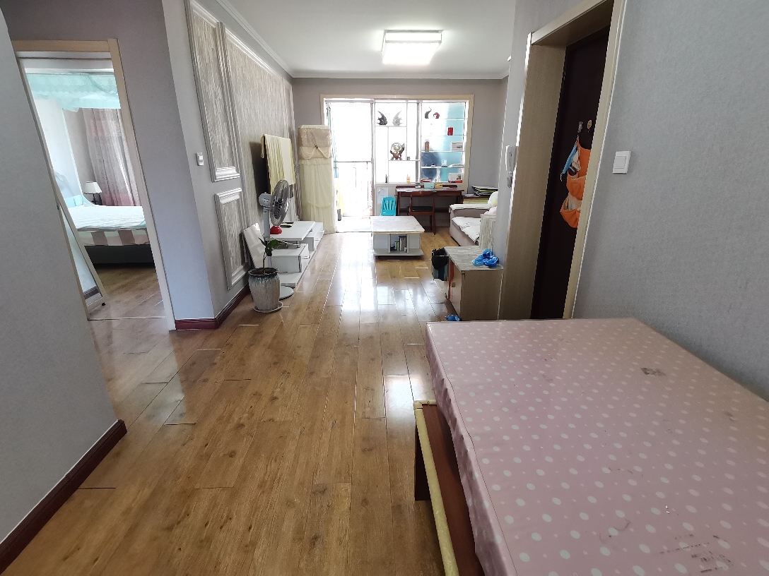 鴻福佳苑  精裝修2室2廳1衛84m283萬元