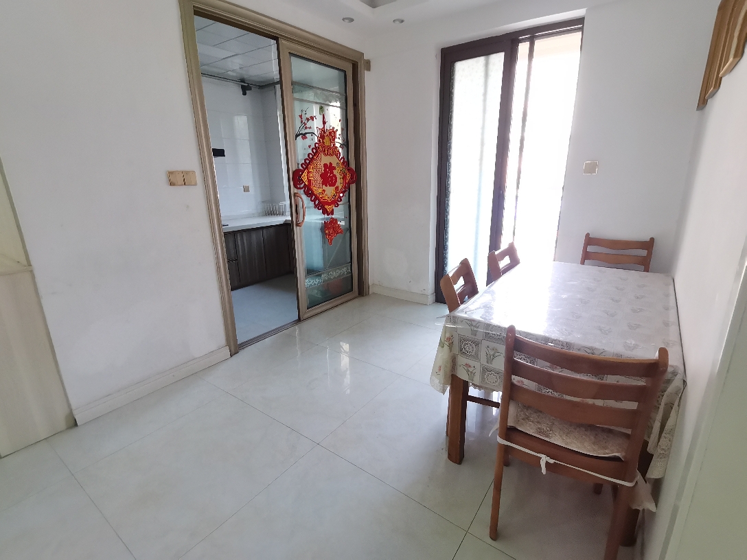 龍泉灣  多層洋房  3室2廳1衛133m2128萬元