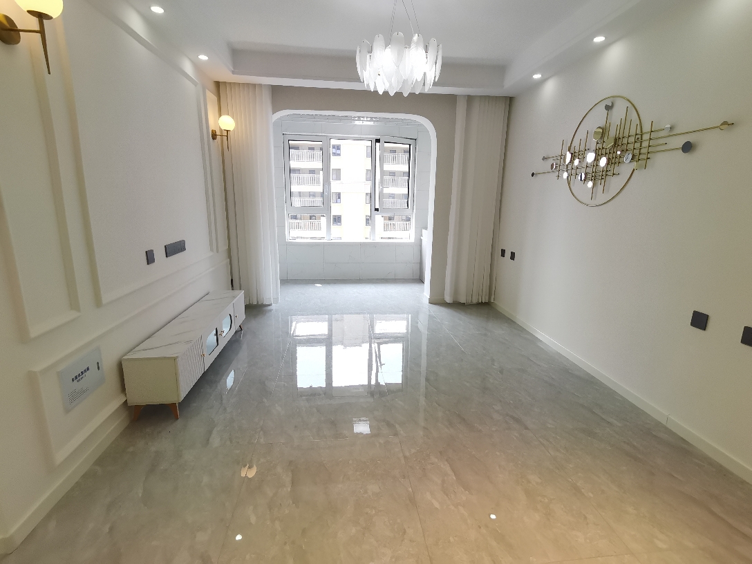 保利臻園  精裝修3室2廳1衛102m2129萬元