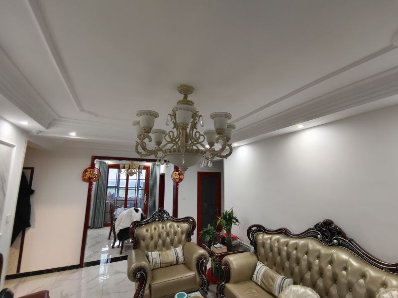 精裝修3室2廳2衛137m2166萬元