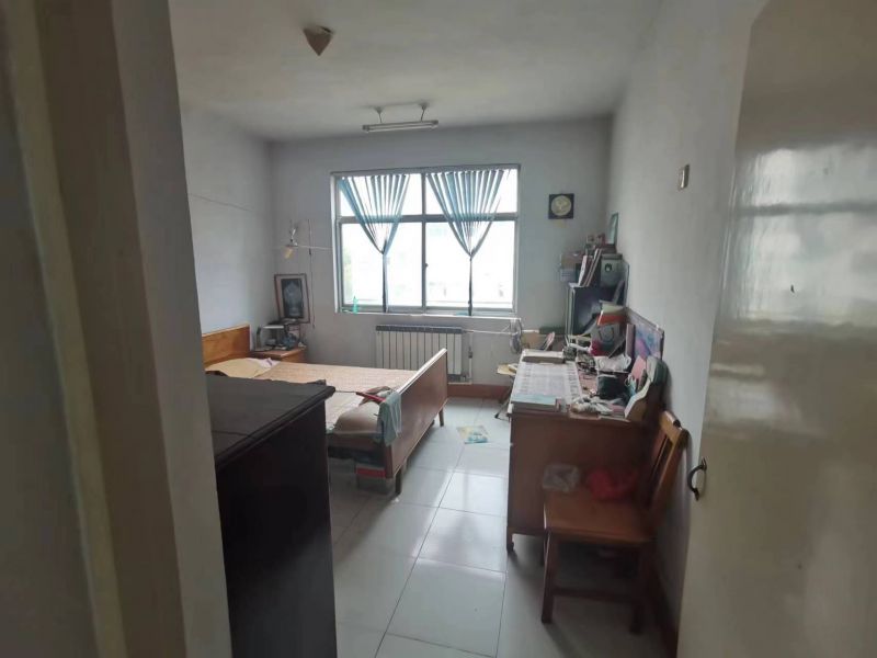 東興小區  3室2廳1衛106m298萬元