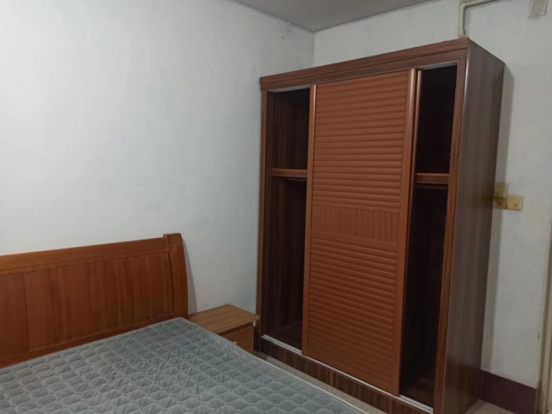 華棉小區10號樓406普通裝修3室1廳1衛76m21100元/月