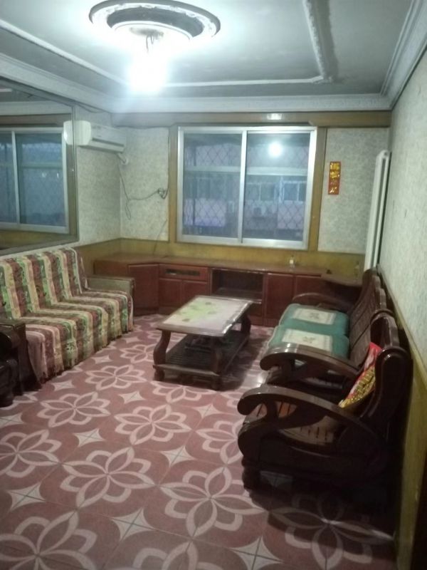 普通裝修3室2廳1衛100m21150元/月