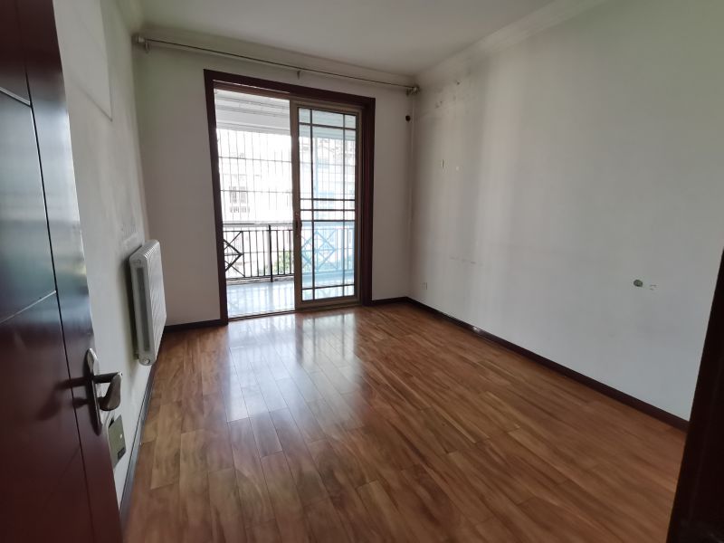 新上！七彩陽光城 急售好房，3室2廳2衛127m2普通裝修。