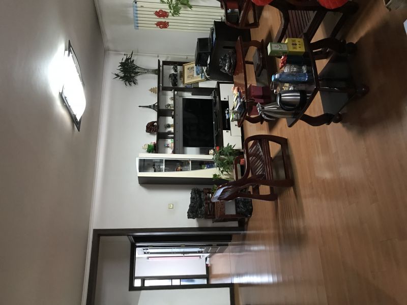 （人民醫院、老一中附近）精裝修3室2廳1衛134m21400元/月（5樓非頂）