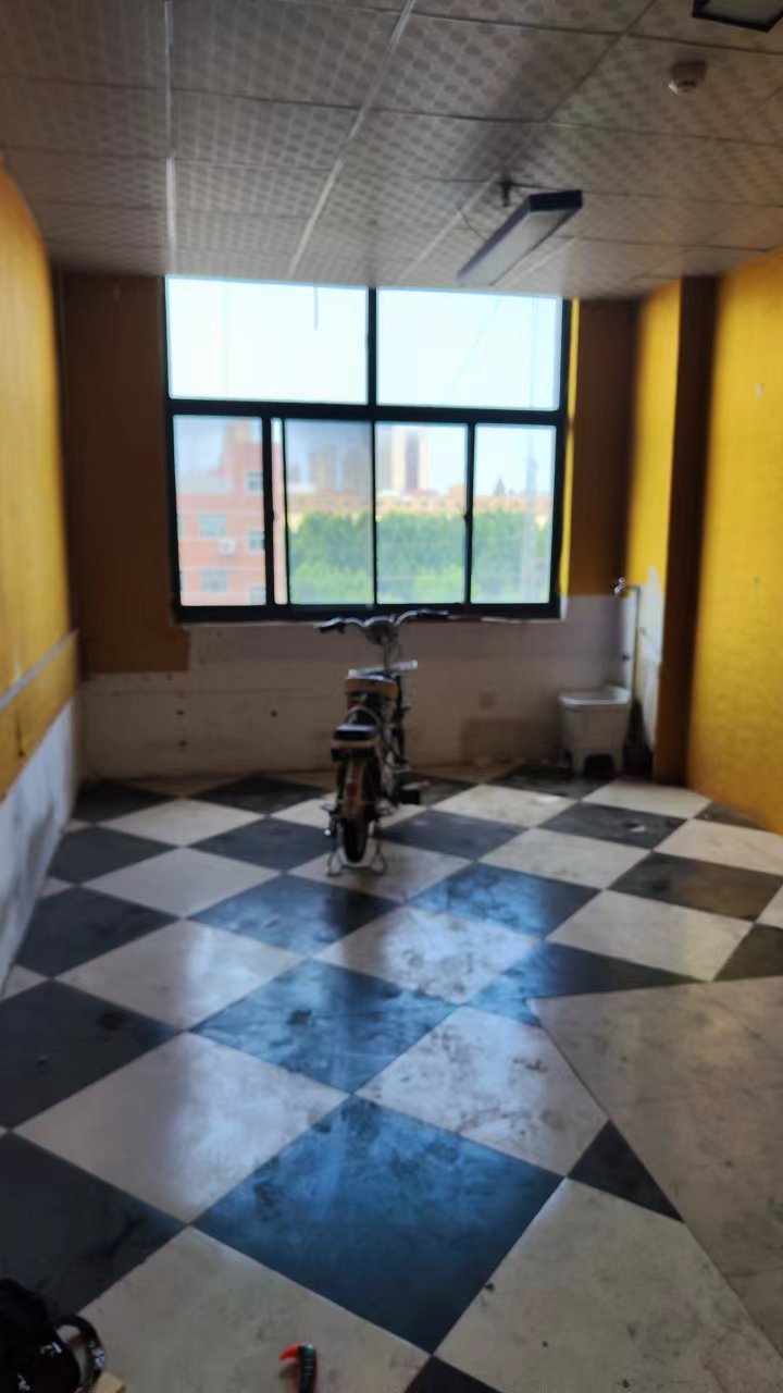 普通裝修1室0廳0衛60m2600元/月