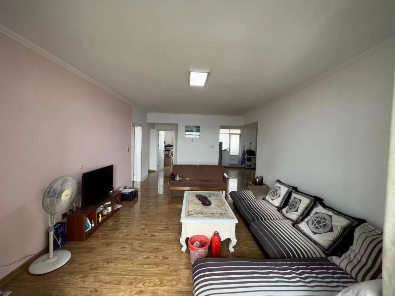 人和藍灣，緊鄰新一中，南排觀景，輕奢裝修3室2廳2衛148m22200元/月（包含地下車位+儲藏室）