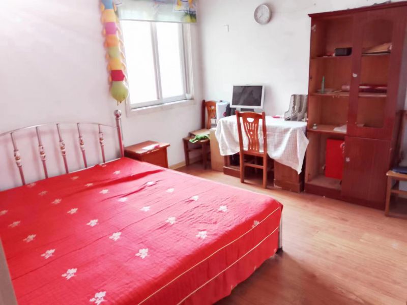 御冠麗景 102平 三室精裝 1500元一月 電梯房 隨時看