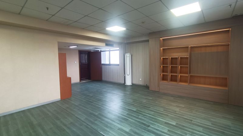 108m2 2000元/月 精裝修 3室1廳0衛寫字樓