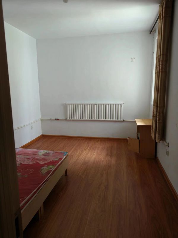 普通裝修2室2廳1衛102m21550元/月