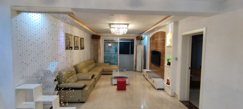 嘉德城市花園4樓精裝修帶車庫，拎包入住，3室2廳1衛119m21500元/月出租