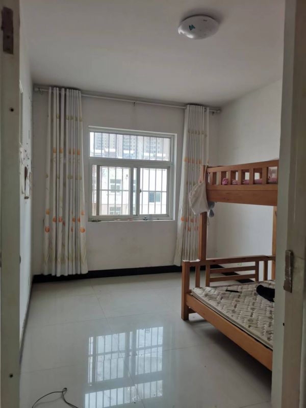 普通裝修3室1廳1衛84m262萬元