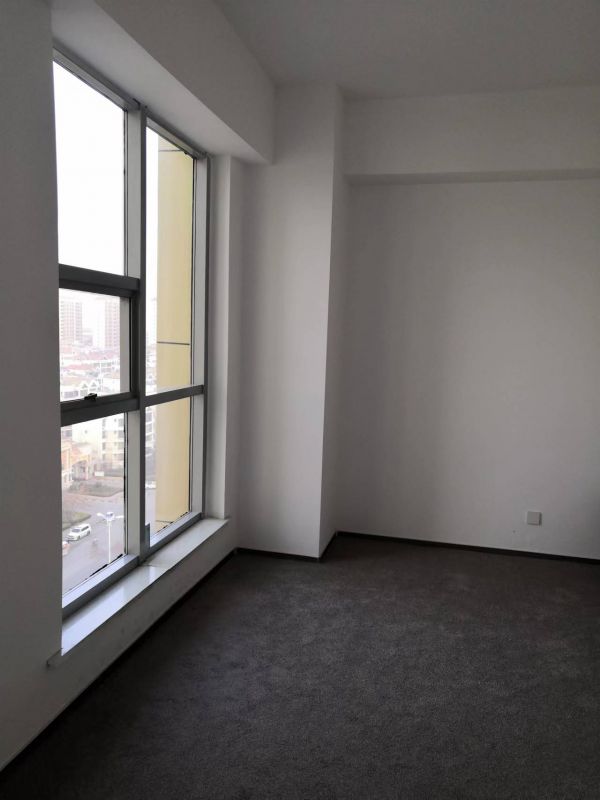 普通裝修1室0廳0衛50m2750元/月