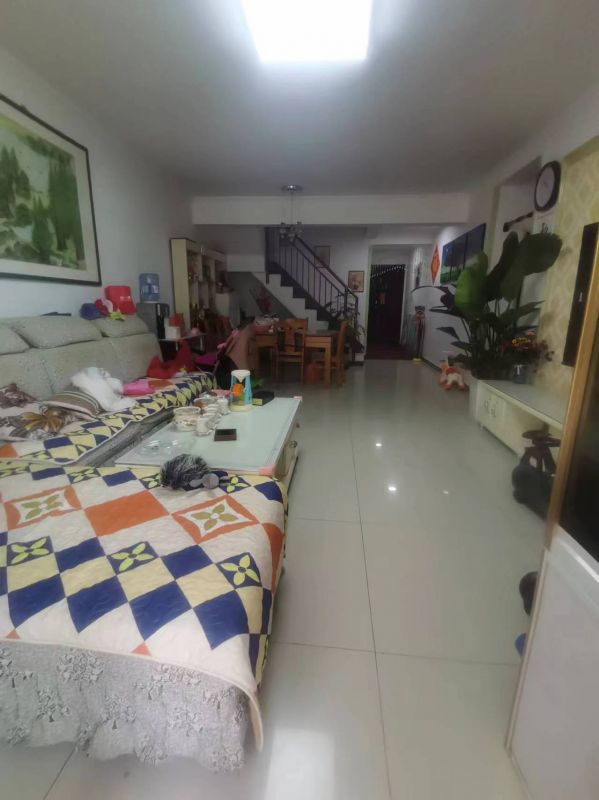 復式住宅，普通裝修3室2廳2衛152m2114萬元