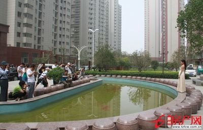 精裝修3室2廳1衛131m22400元/月