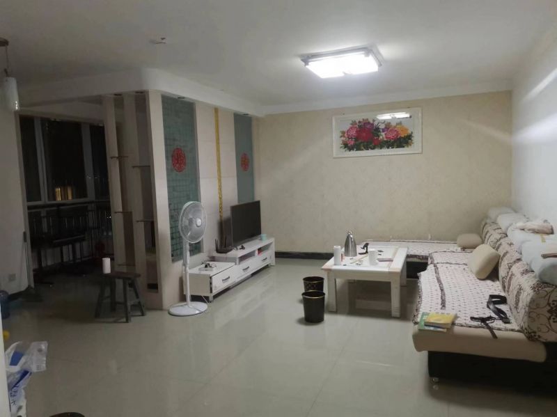 精裝修3室1廳1衛105m21500元/月