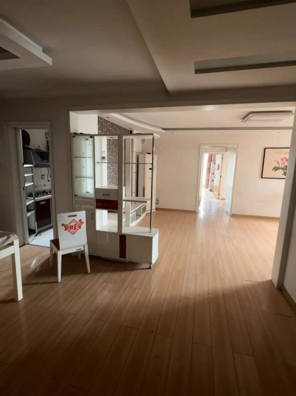 普通裝修3室2廳2衛143m21666元/月