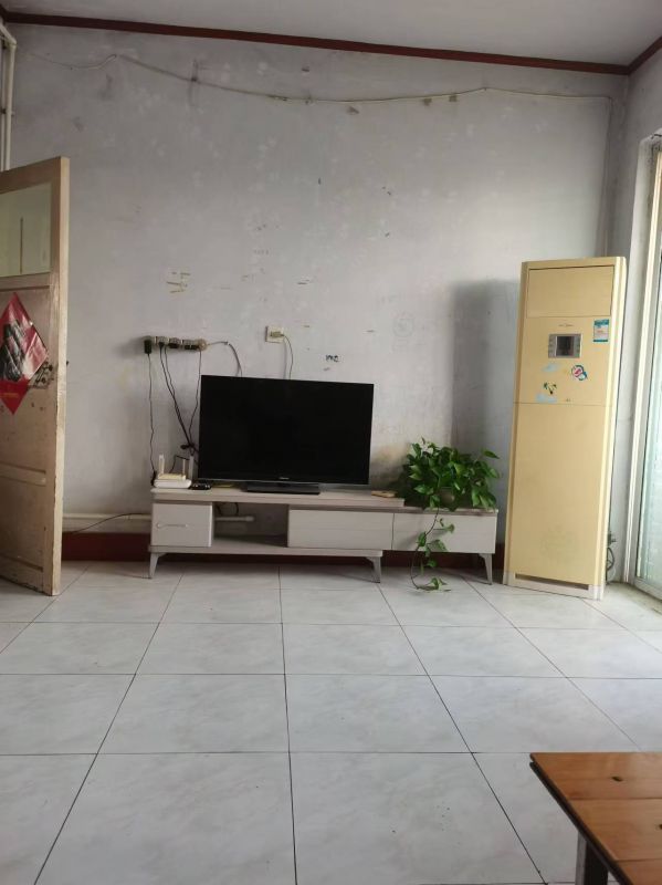 普通裝修2室2廳1衛85m21100元/月