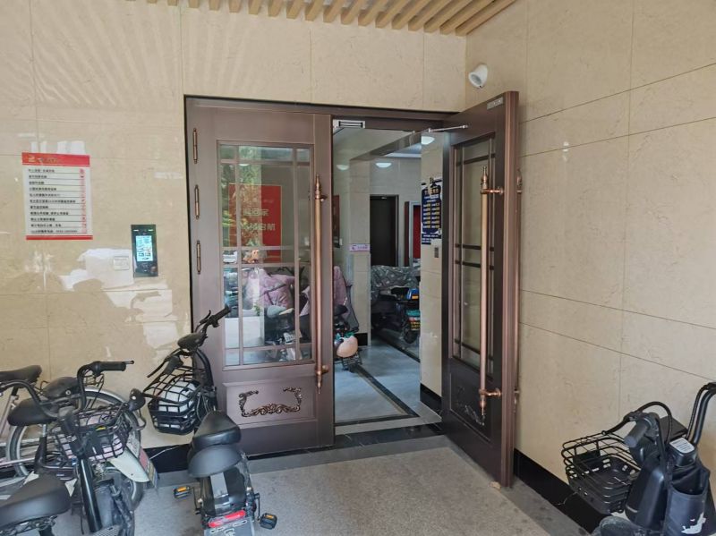 毛坯2室2廳1衛95.7m262萬元