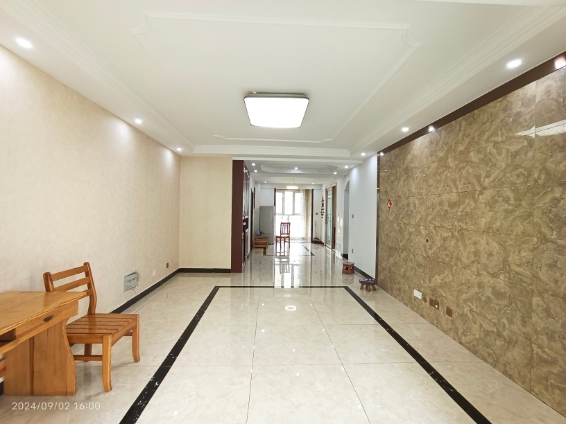 精裝修3室2廳2衛142m21600元/月