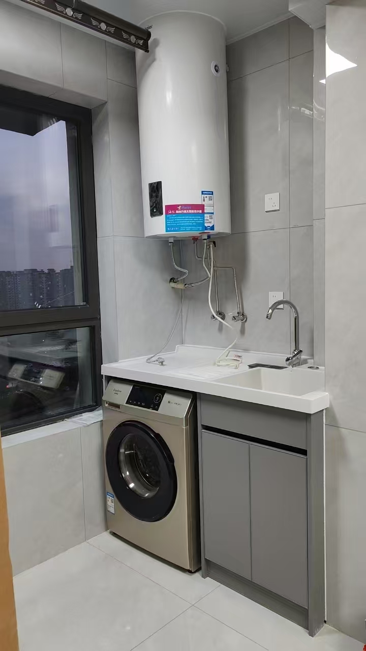 精裝修2室1廳1衛76m21400元/月