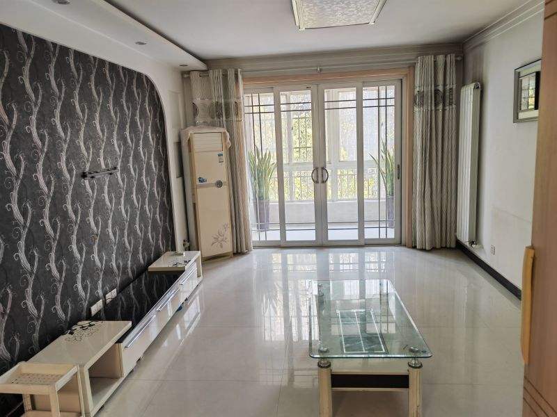 毛坯3室2廳1衛113m21700元/月