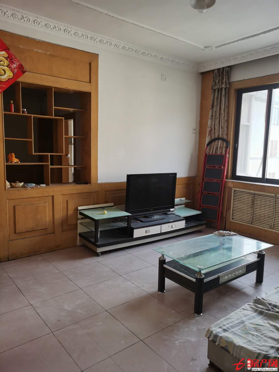 房屋在龍泉廣場對過，荊河西岸，周圍學校眾多，小區寬敞