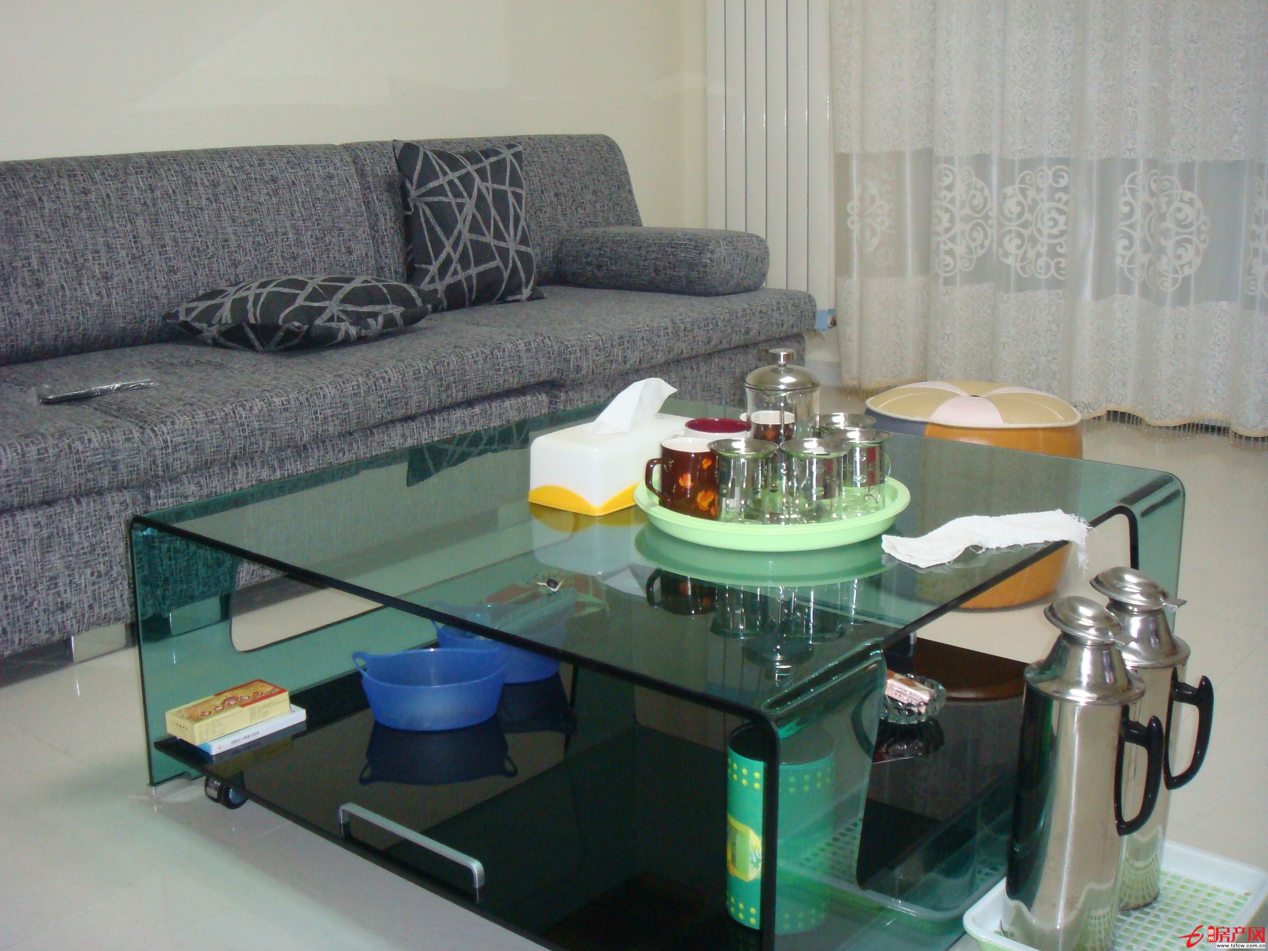 小區北頭，靠近學校，小學、初中都方便，一梯兩戶，免費停車